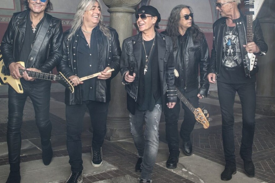 Scorpions and Alice Cooper in Athens in an explosive rock concert at OAKA